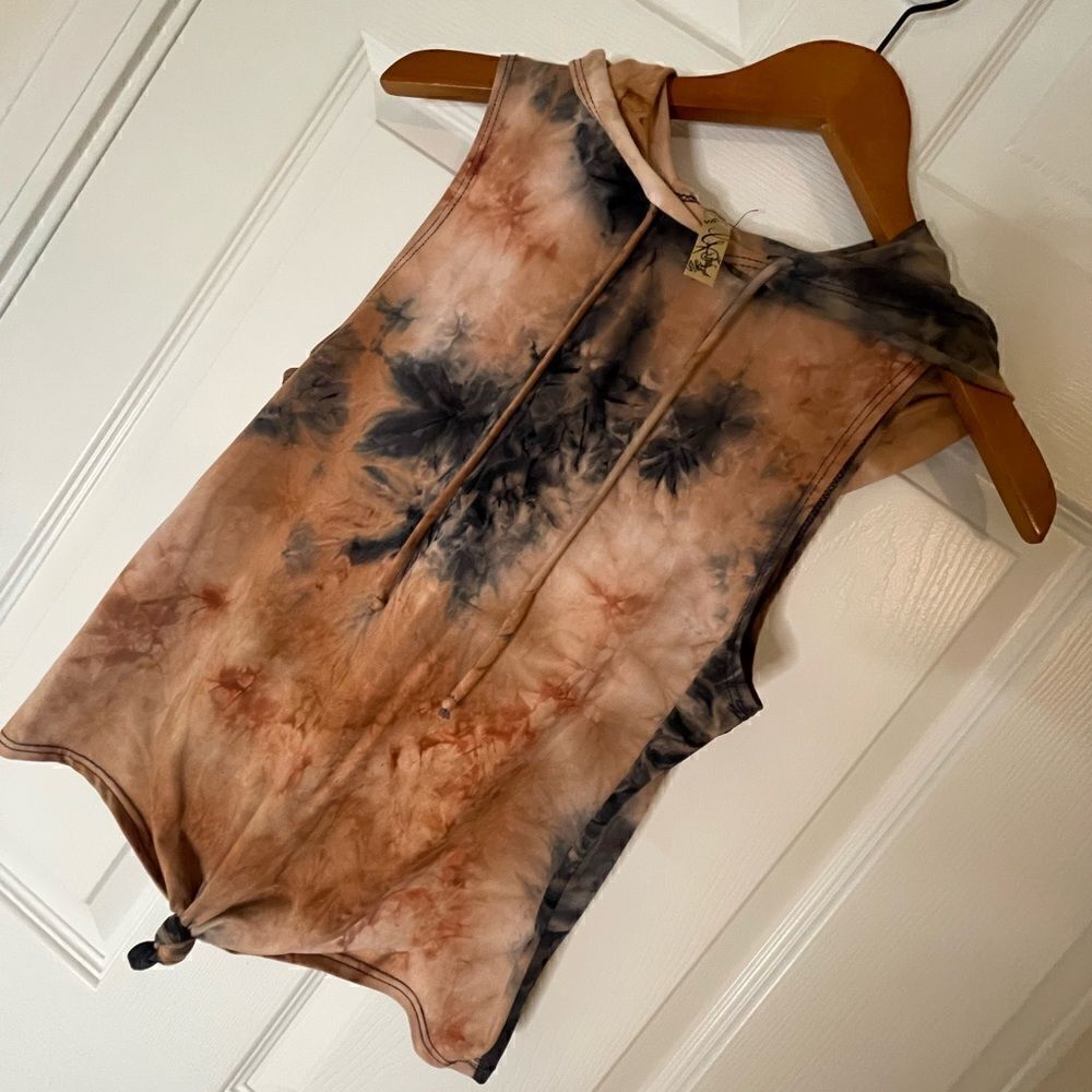 Scotty tie dyed small hooded shirt